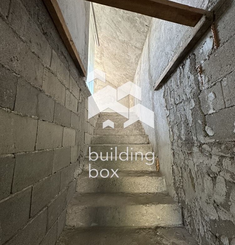 Масивна къща с гараж - с. Маноле - 0