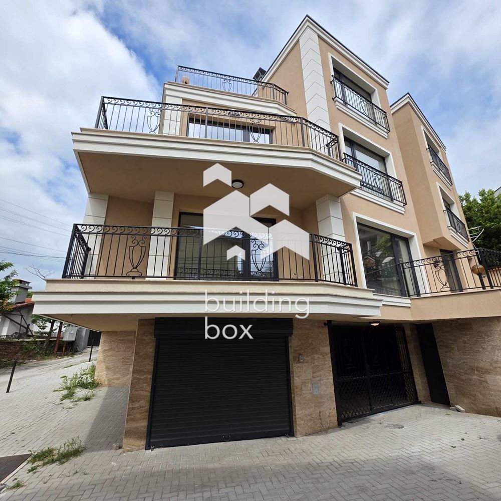 Тристаен апартамент - Център - 0