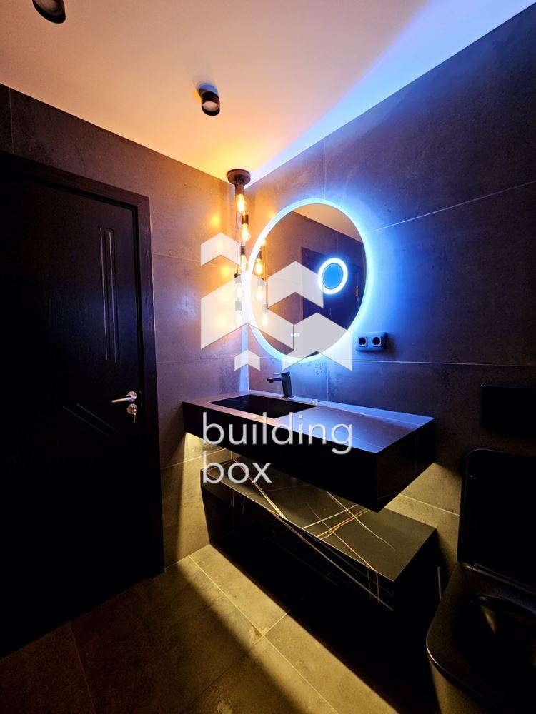 Продава се луксозен тристаен апартамент в Хладилника - 0