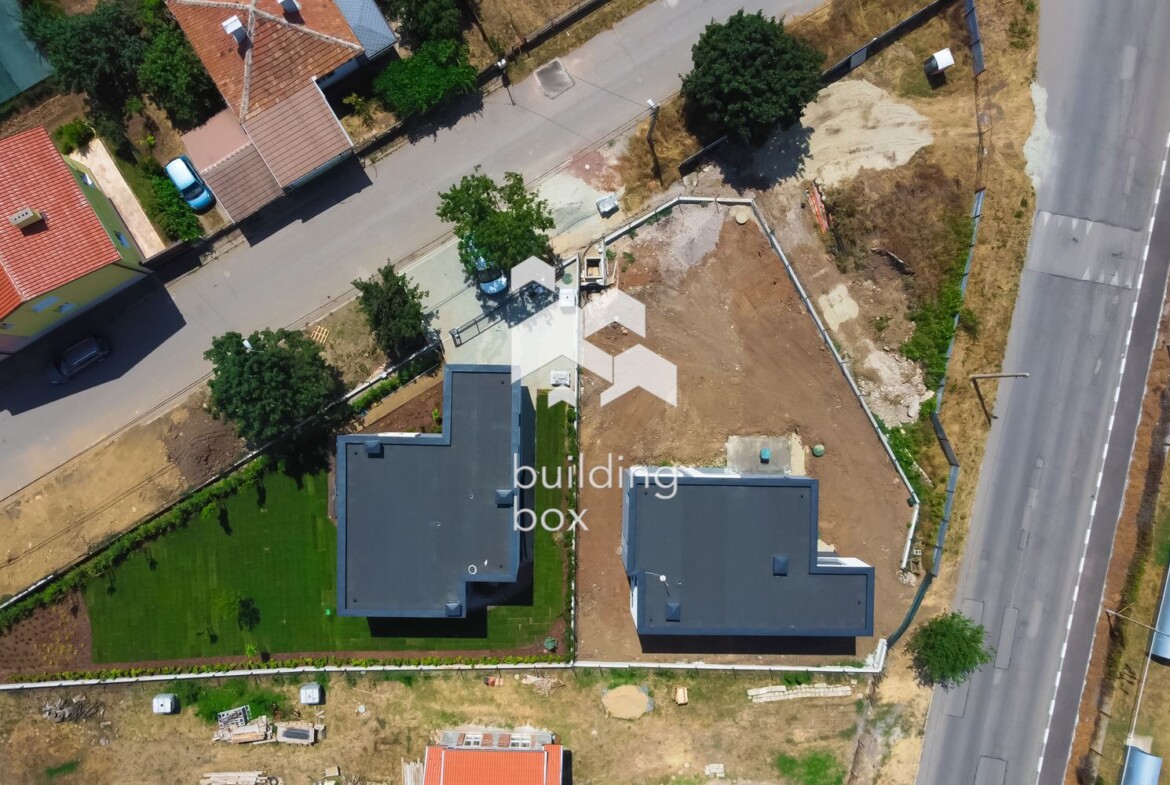 Къща на 20 минути от центъра на град София - 0