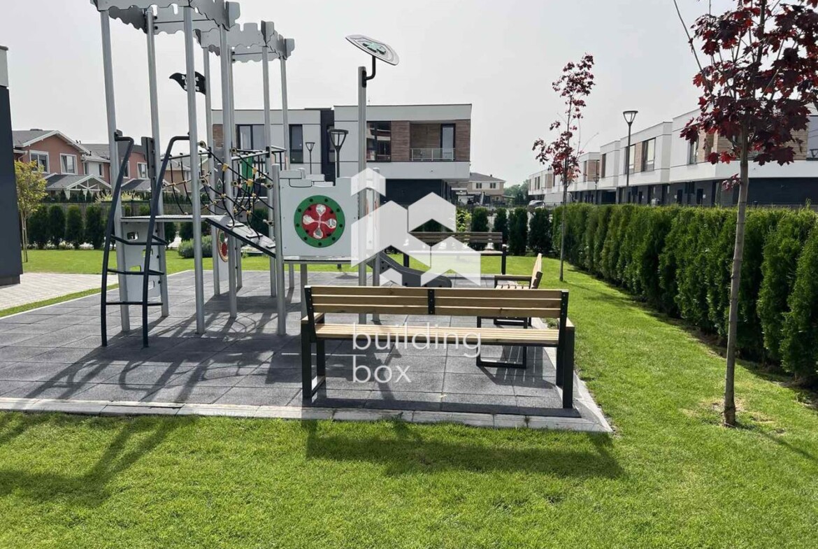 Тристаен апартамент с две паркоместа - гр. Пловдив - 0