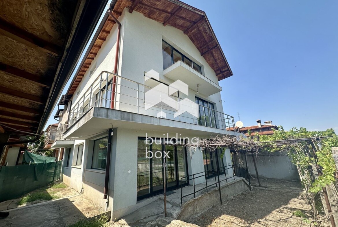 Къща в с. Лозен - 0