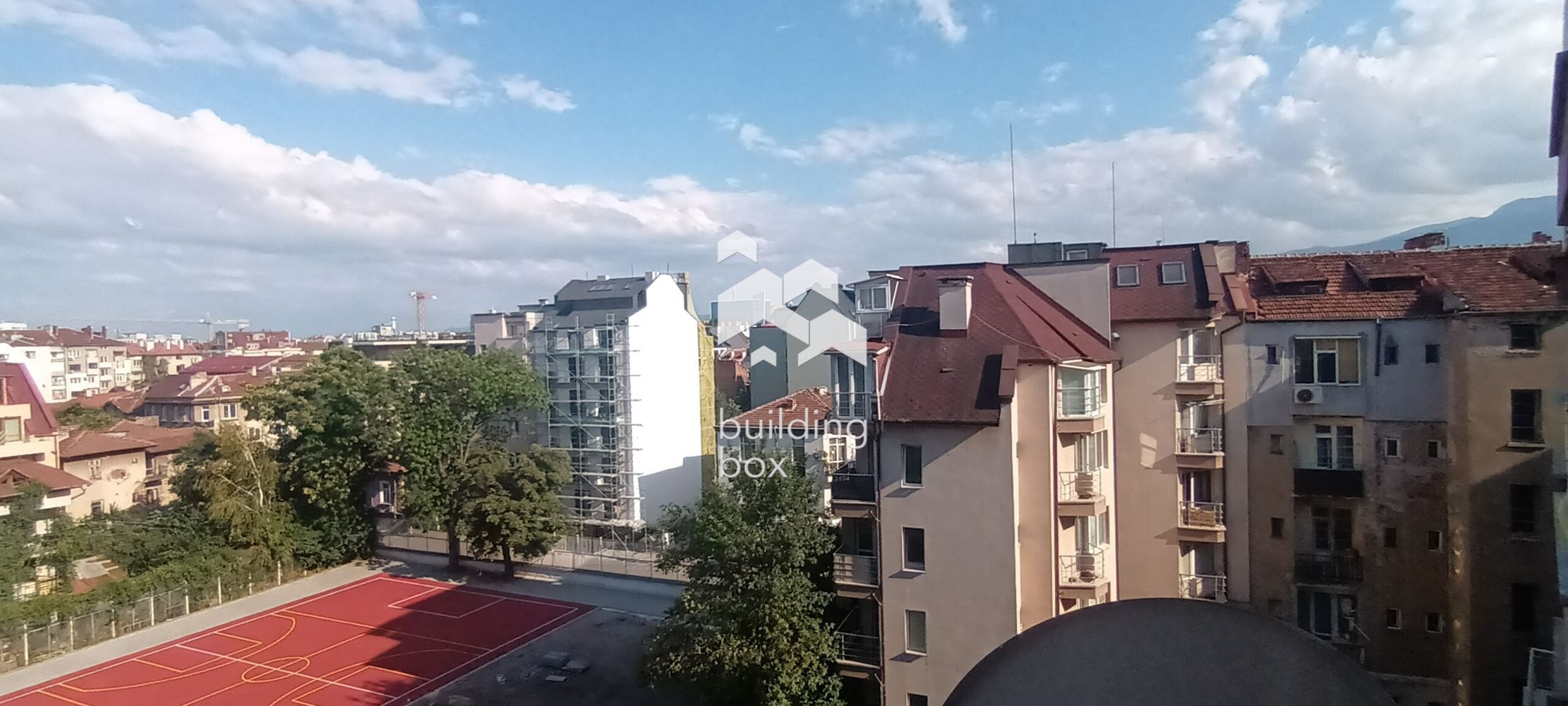 Продава 2-стаен апартамент в идеалния Център на София с включено паркомясто. - 0