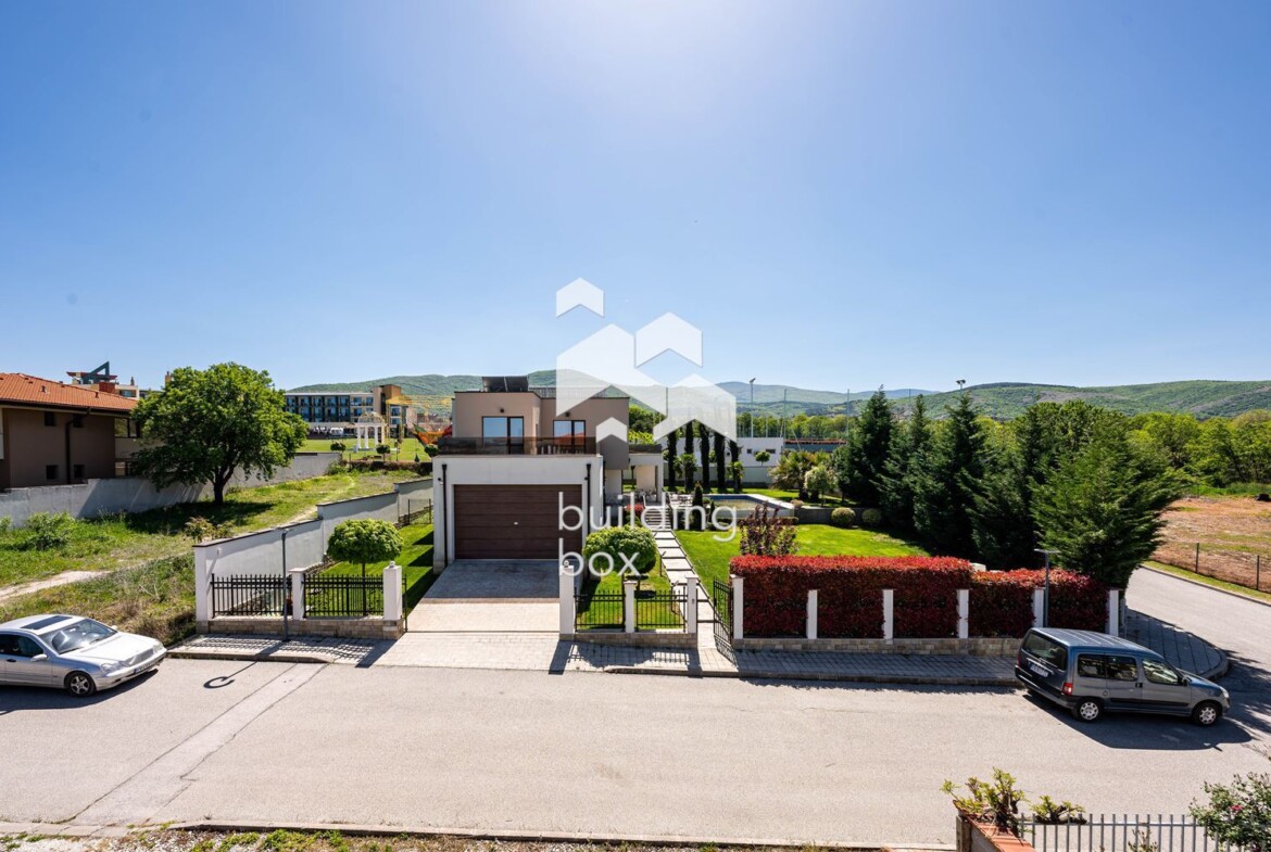 Триетажна къща - с. Марково - 0