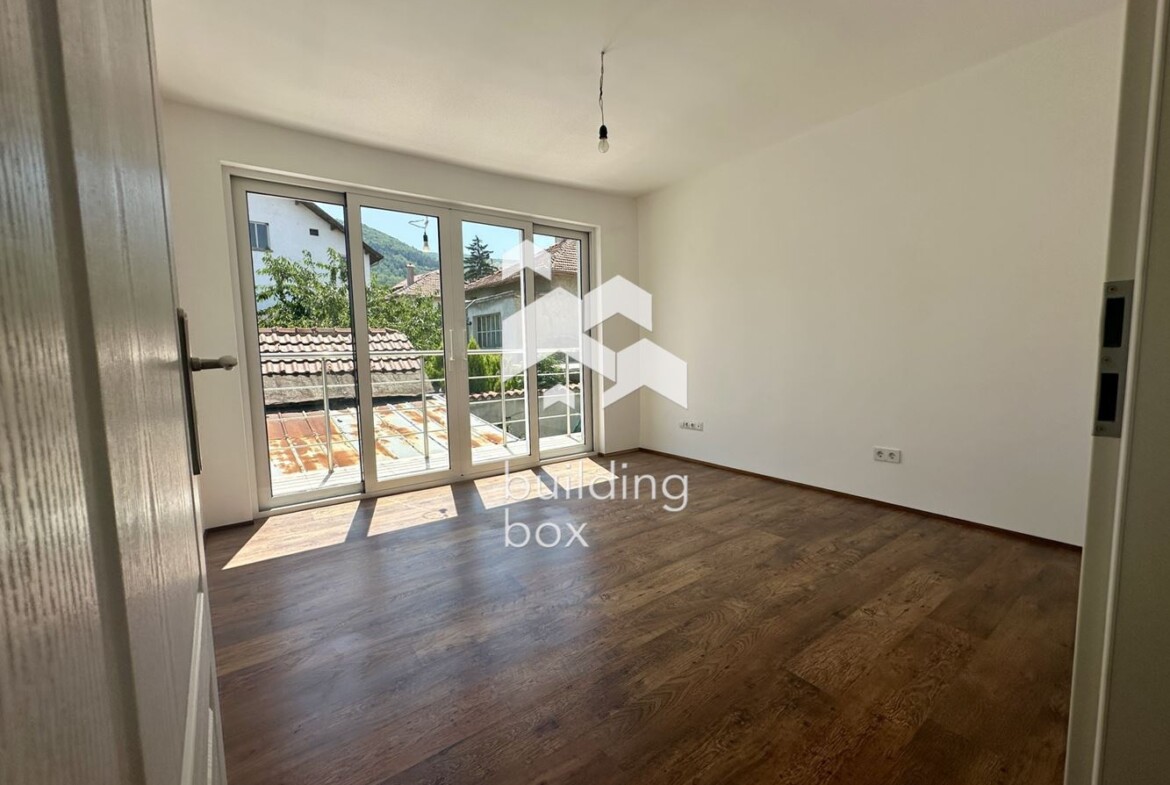 Къща в с. Лозен - 0