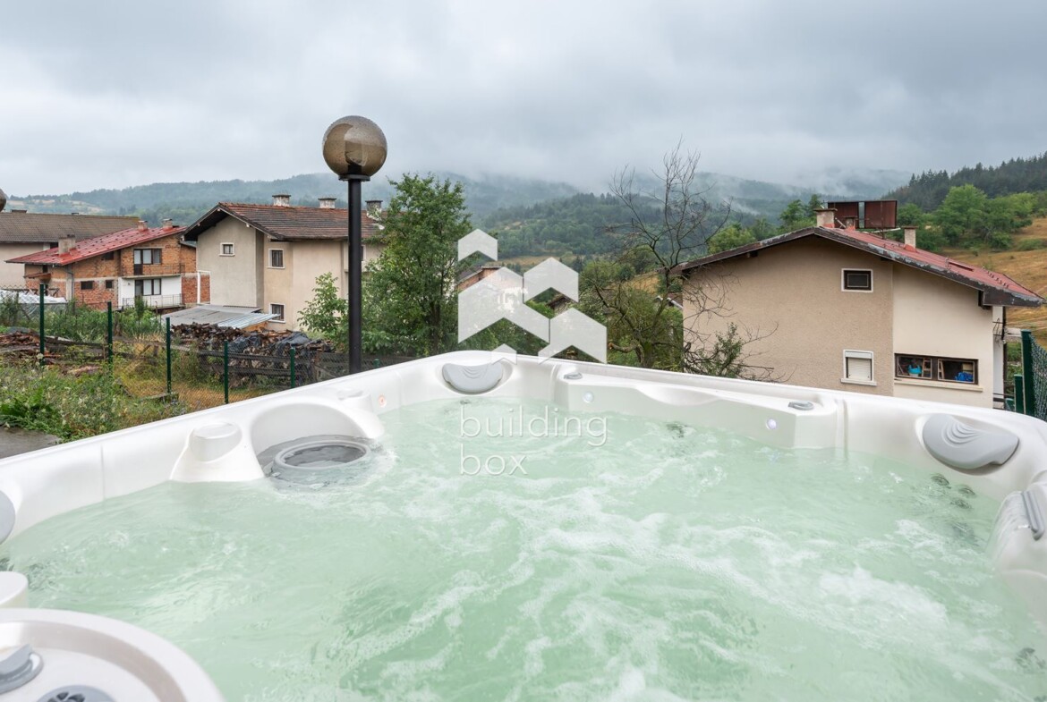 Хотел с 10 помещения за нощувки - гр. Батак - 0