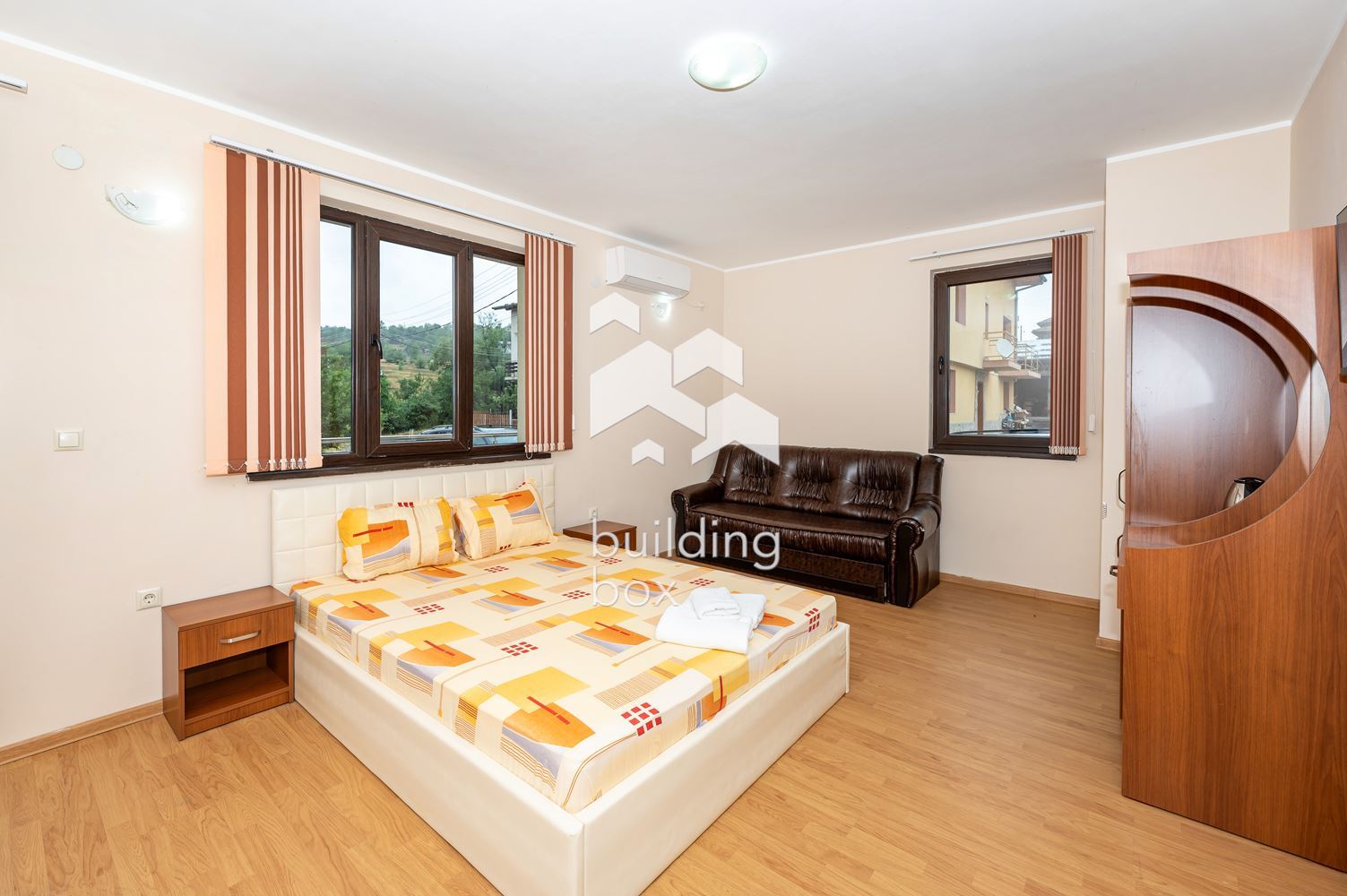 Хотел с 10 помещения за нощувки - гр. Батак - 0