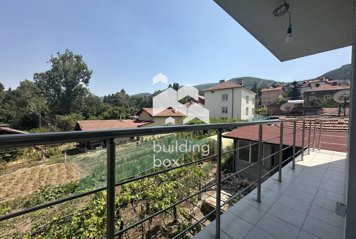 Къща в с. Лозен - 0