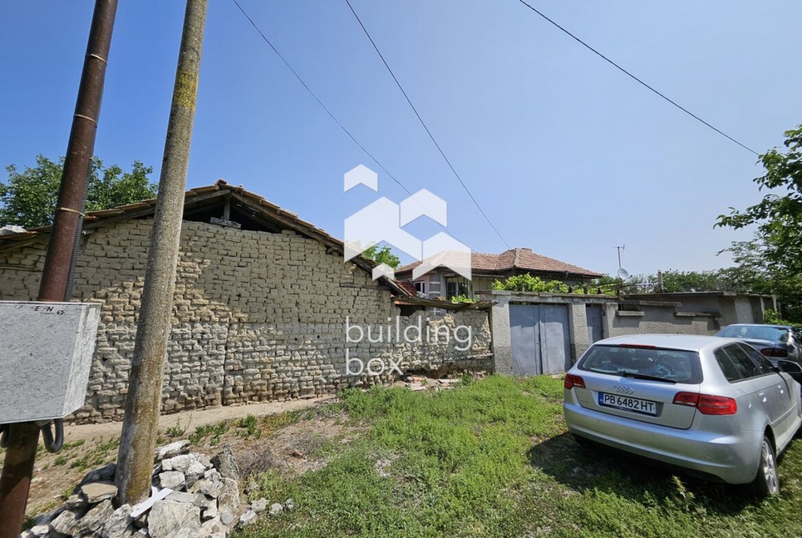 Къща за ремонт - с. Стряма - 0