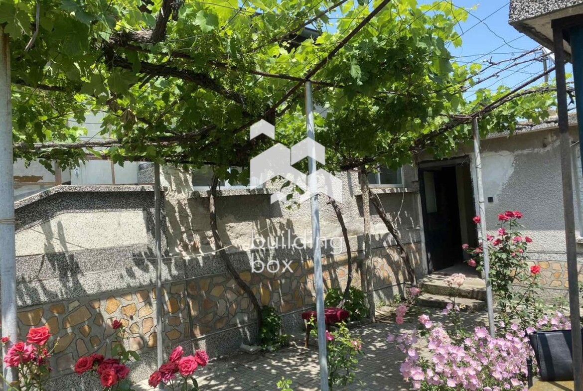 Къща за ремонт - с. Стряма - 0