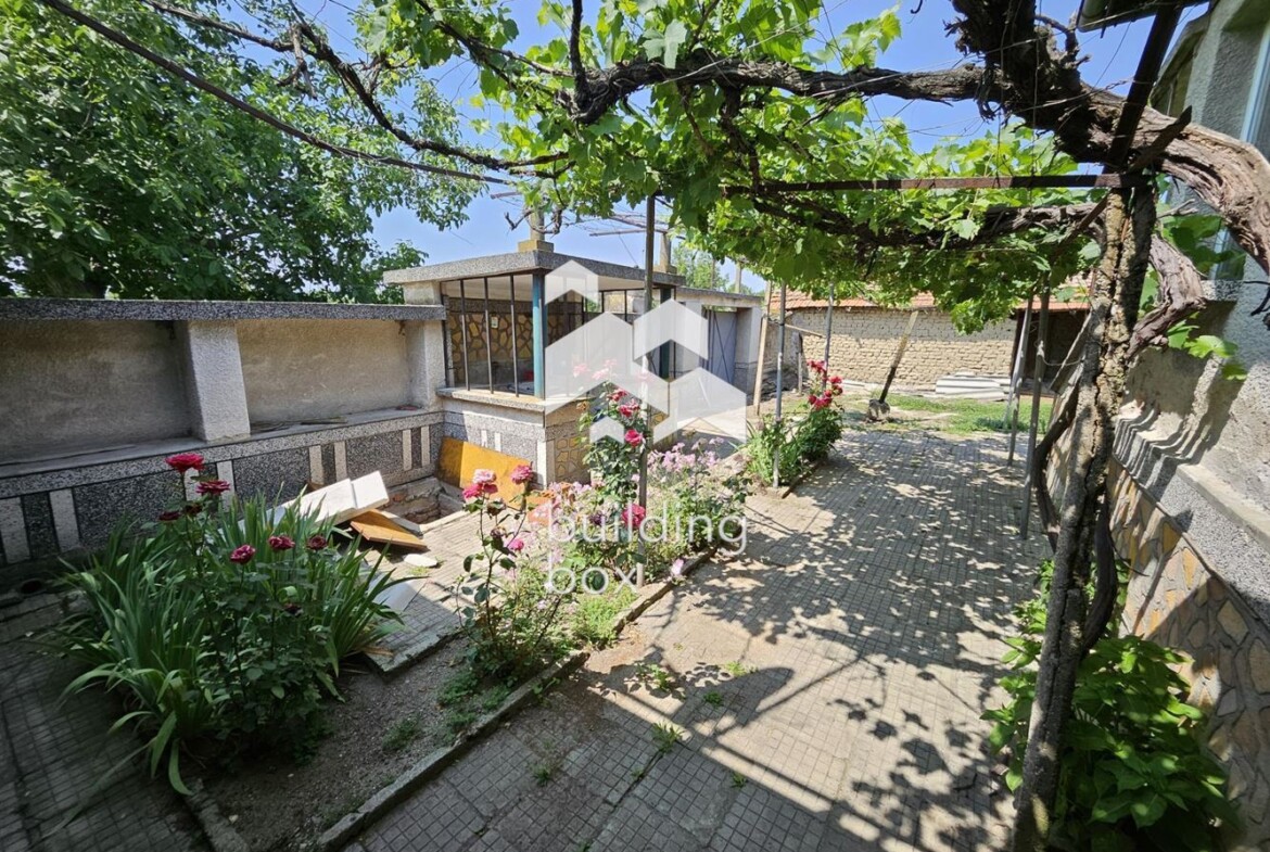 Къща за ремонт - с. Стряма - 0