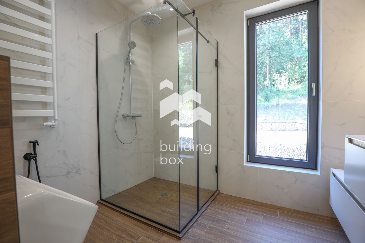 Чисто нова, висококачествена къща с неповторими гледки, собствена гора и фитнес - 0