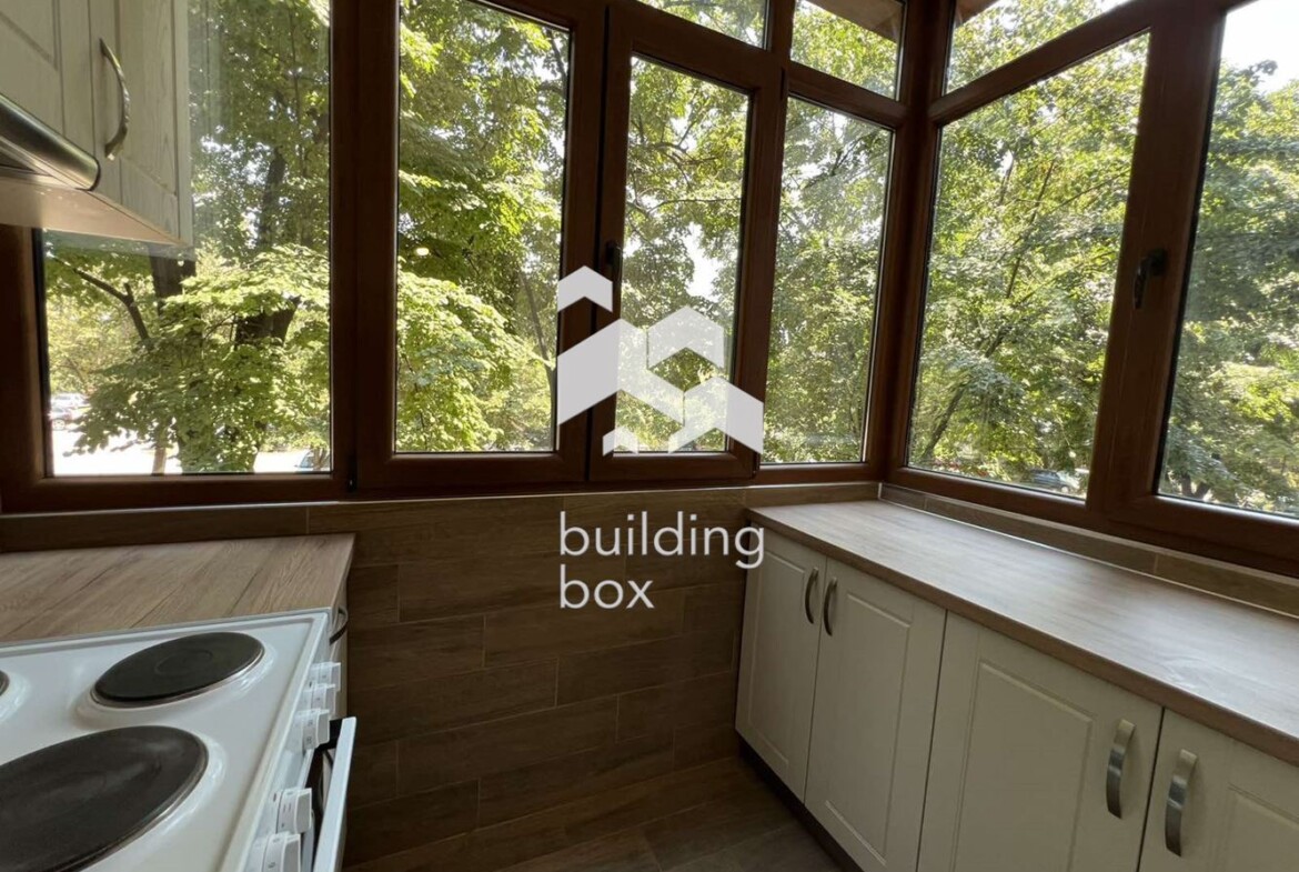 Тристаен апартамент - кв.Тракия - 0