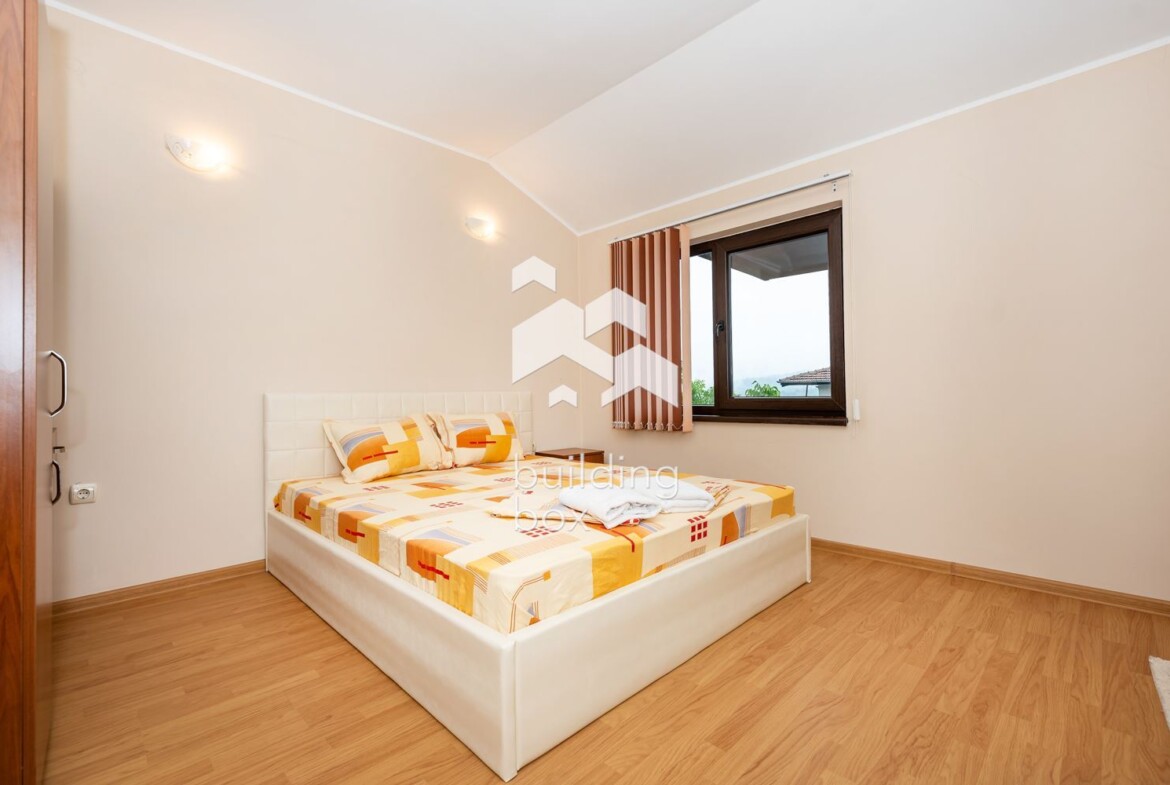 Хотел с 10 помещения за нощувки - гр. Батак - 0