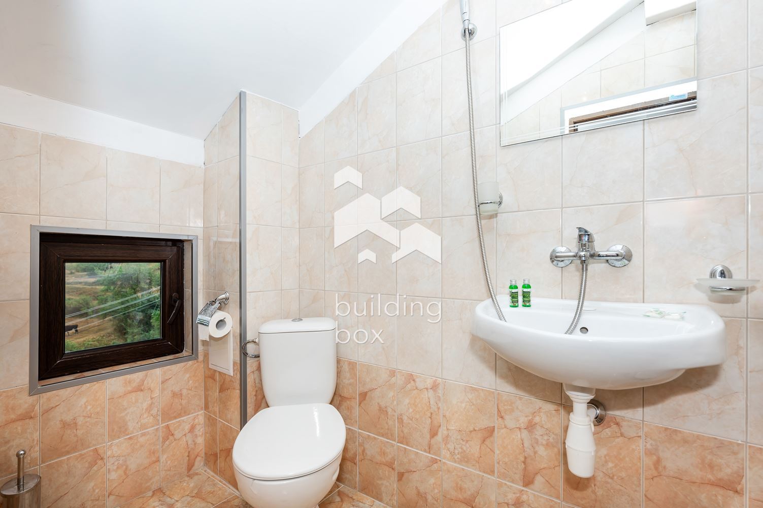 Хотел с 10 помещения за нощувки - гр. Батак - 0