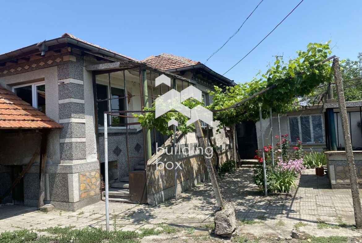 Къща за ремонт - с. Стряма - 0