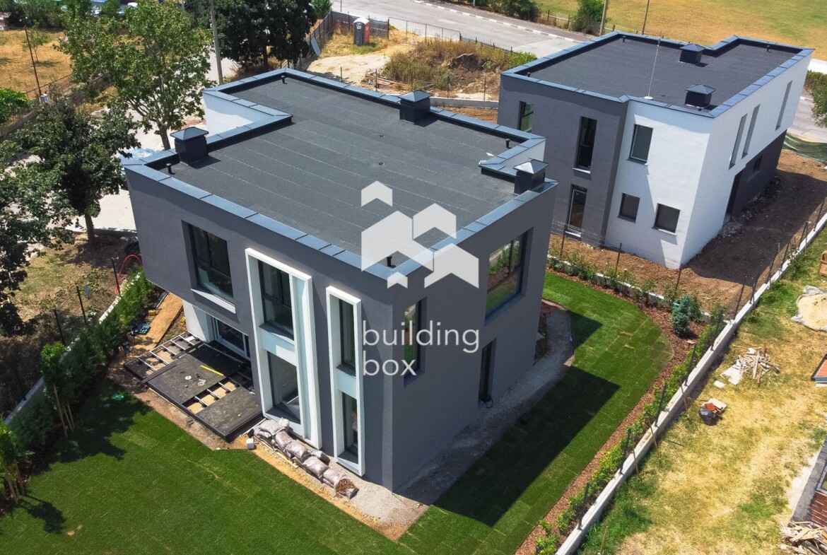 Къща на 20 минути от центъра на град София - 0