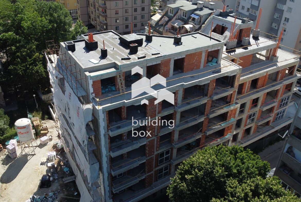 Тристаен апартамент в кв. Красно село - 0