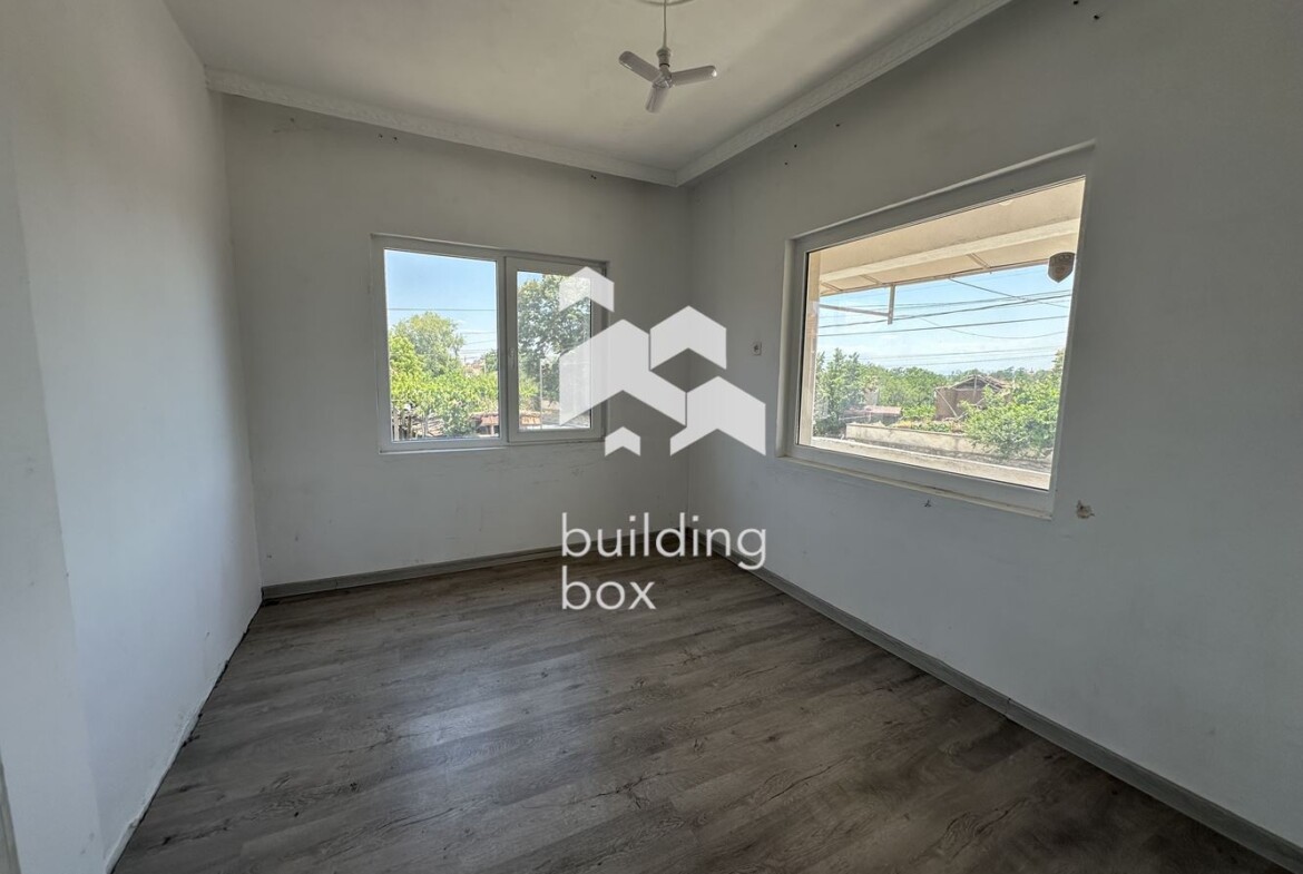 Двуетажна къща в с. Старосел! - 0