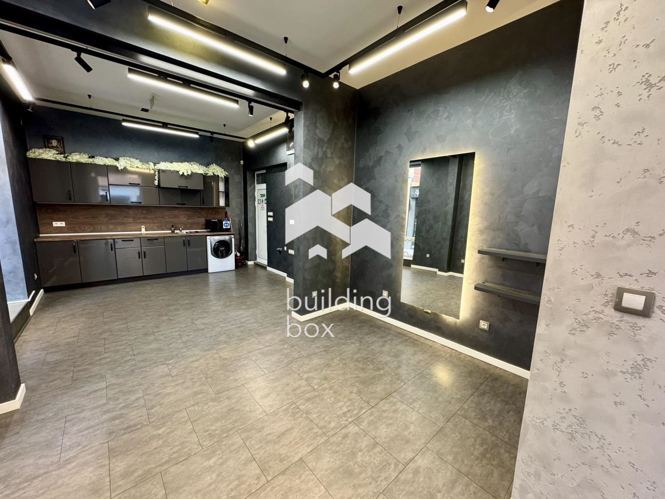 Салон за красота в идеален център - 0