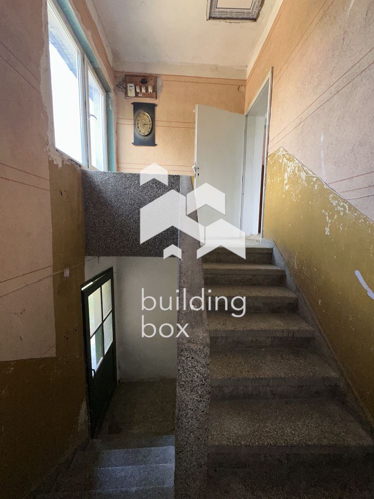 Двуетажна къща в с. Старосел! - 0