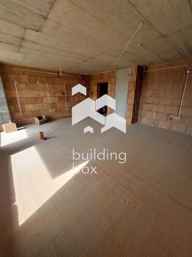 Тристаен апартамент - кв. Младежки хълм - 0