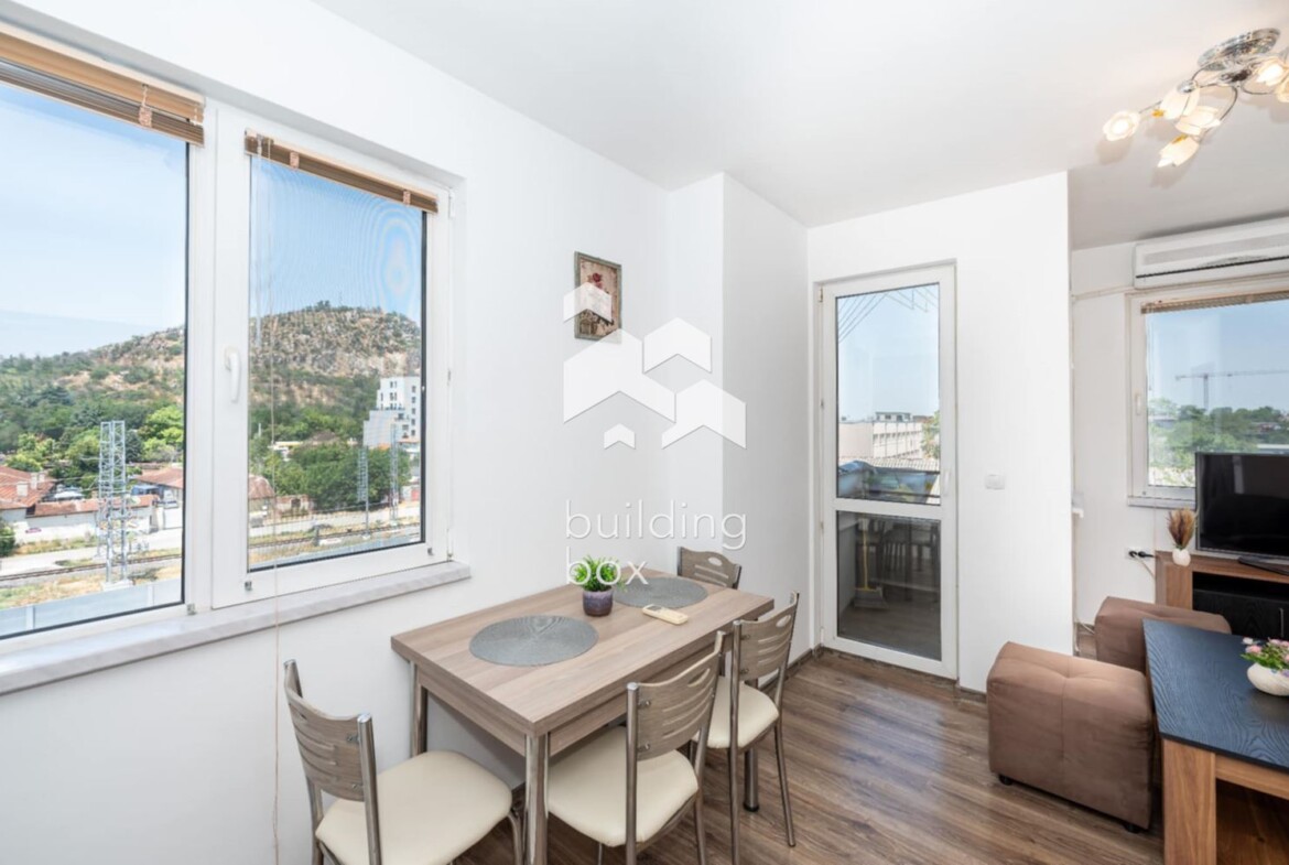 Тристаен обзаведен апартамент - кв. "Кючук Париж" - 0