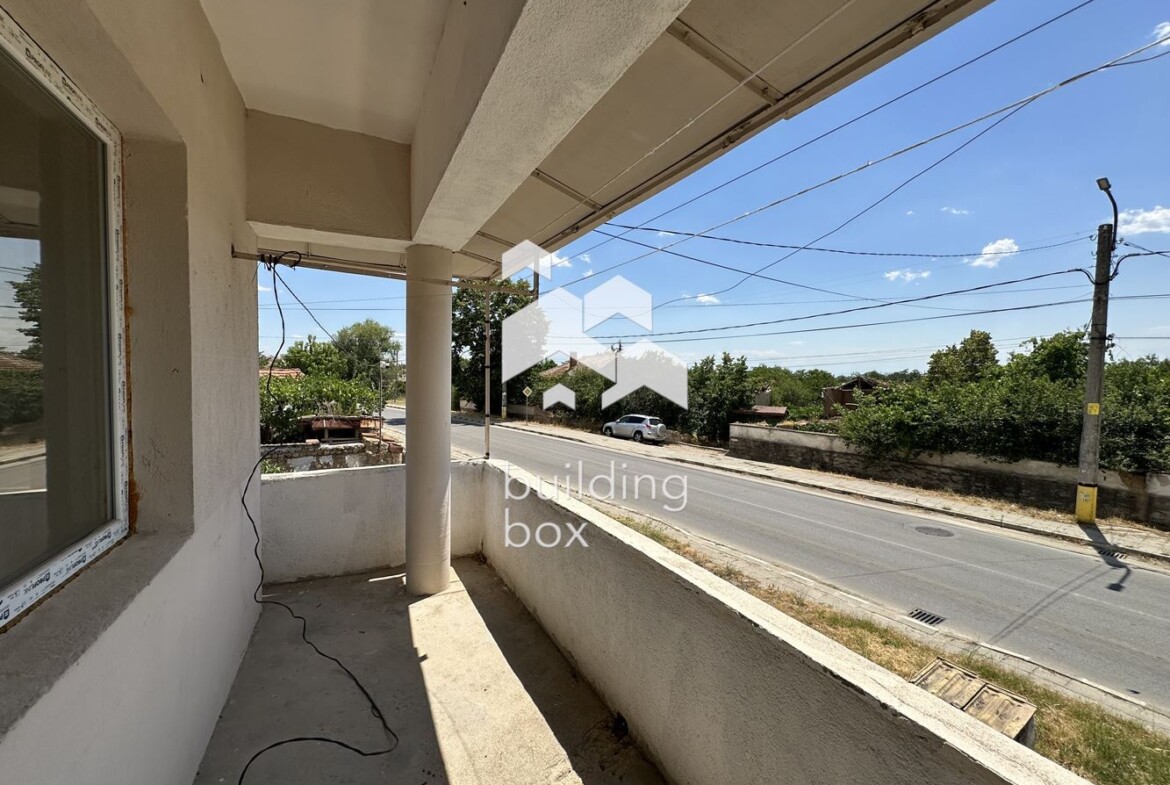 Двуетажна къща в с. Старосел! - 0