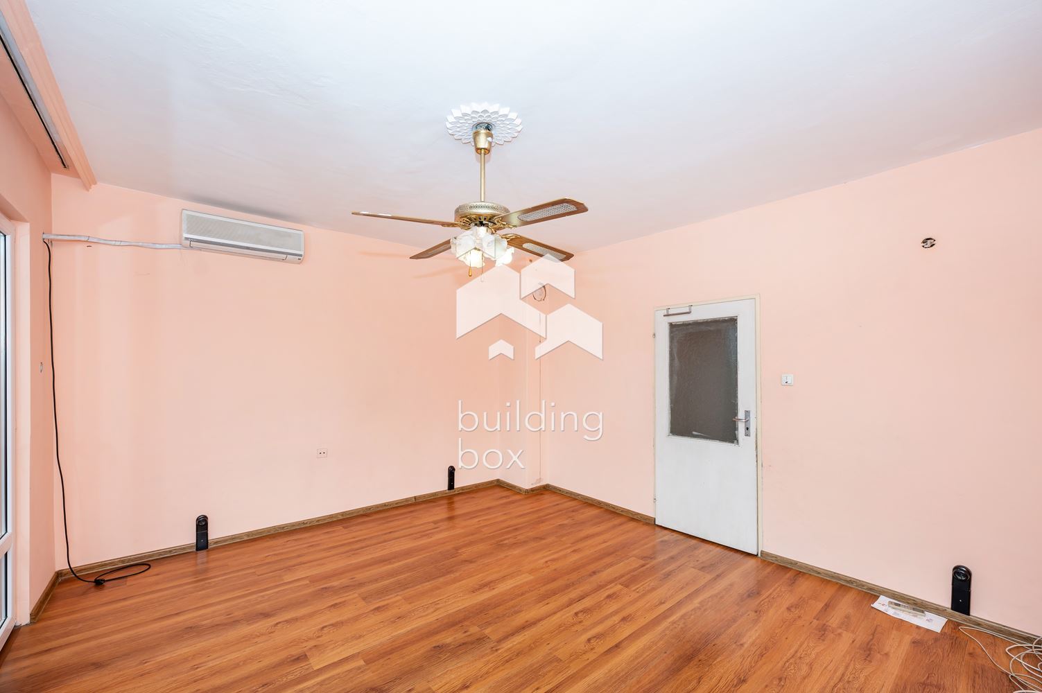 Двустаен апартамент - кв. Христо Смирненски - 0