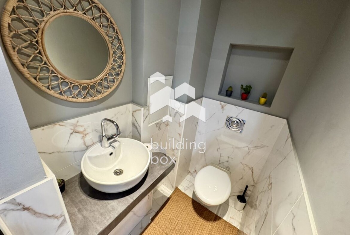 Салон за красота в идеален център - 0