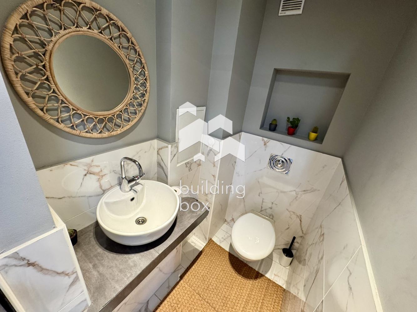 Салон за красота в идеален център - 0