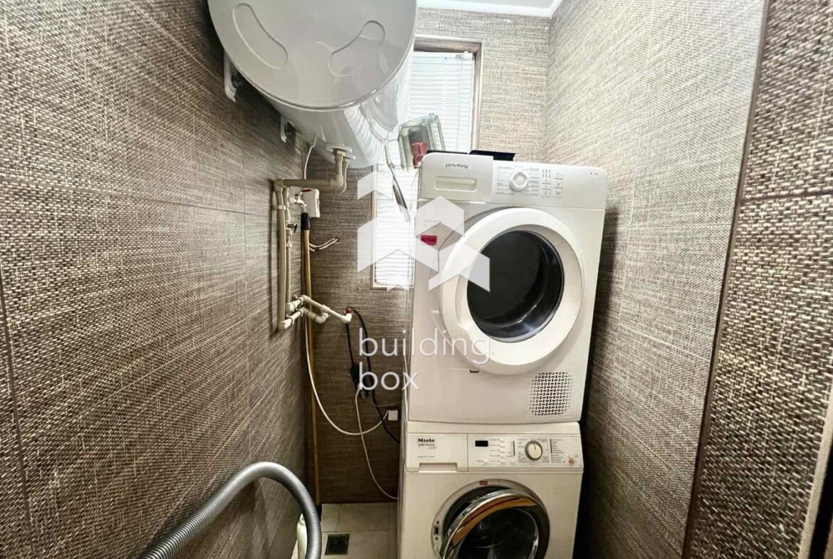 Тристаен апартамент в Център - 0