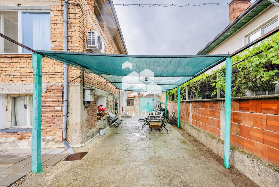 Двуетажна къща - с. Труд - 0