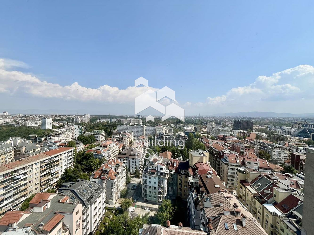 Артистичен и просторен двустаен апартамент с невероятна гледка, на границата на Южен парк - 0