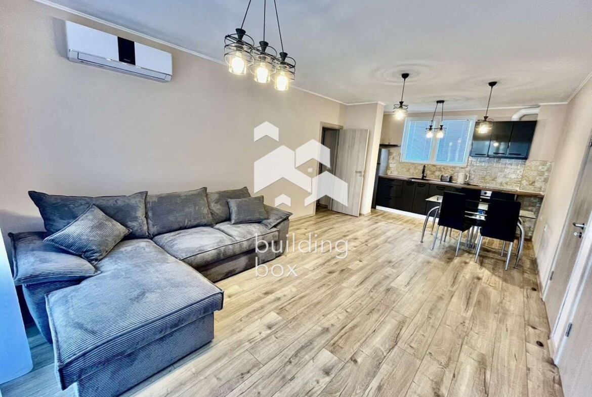 Тристаен апартамент в Център - 0