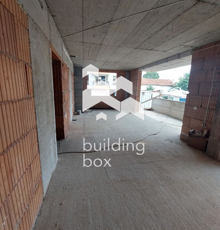 Тристаен апартамент до "Дентален университет" - гр. Пловдив - 0