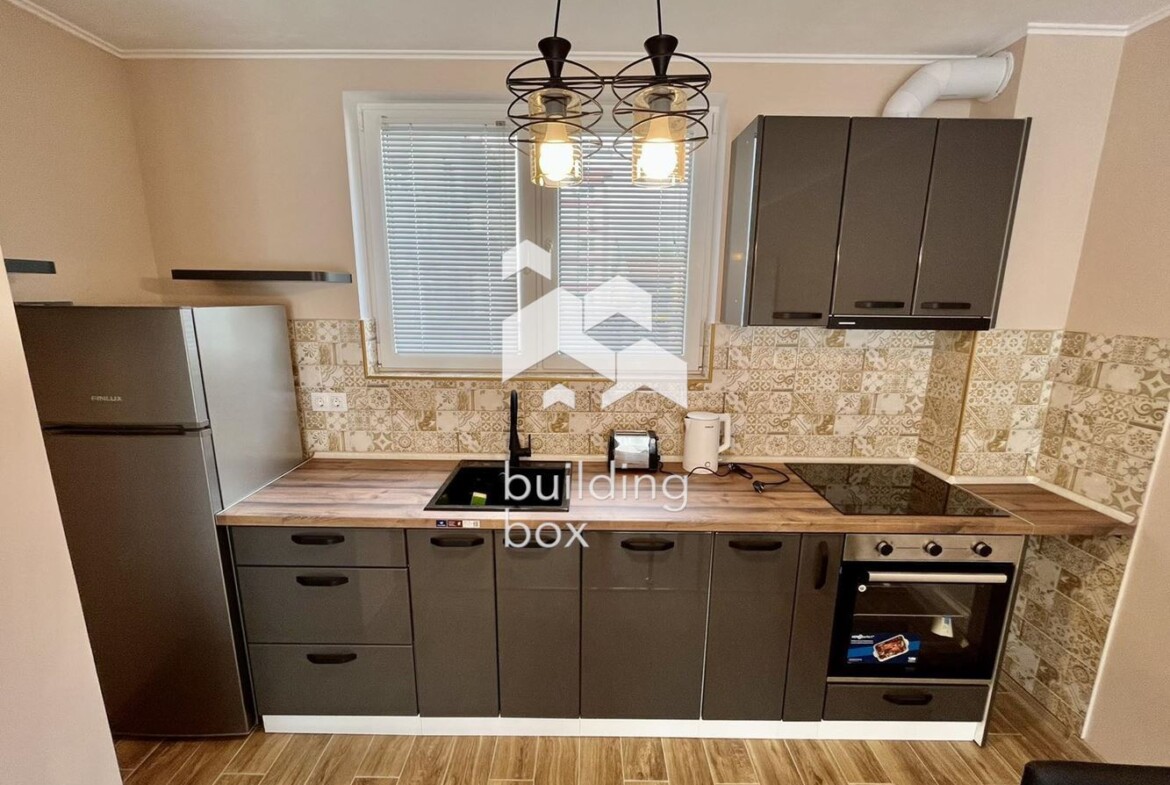 Тристаен апартамент в Център - 0