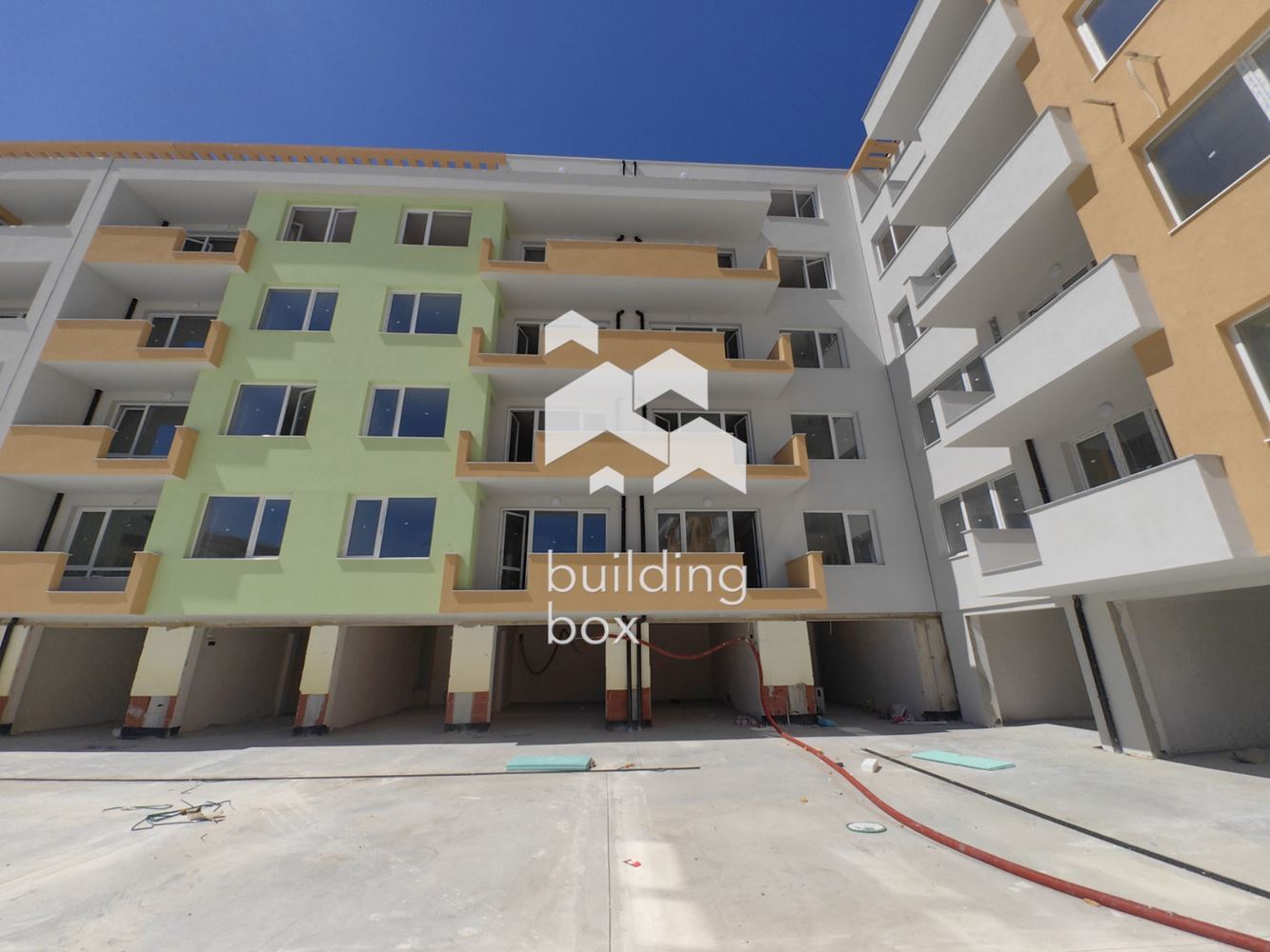 Двустаен апартамент - кв. Южен - 0