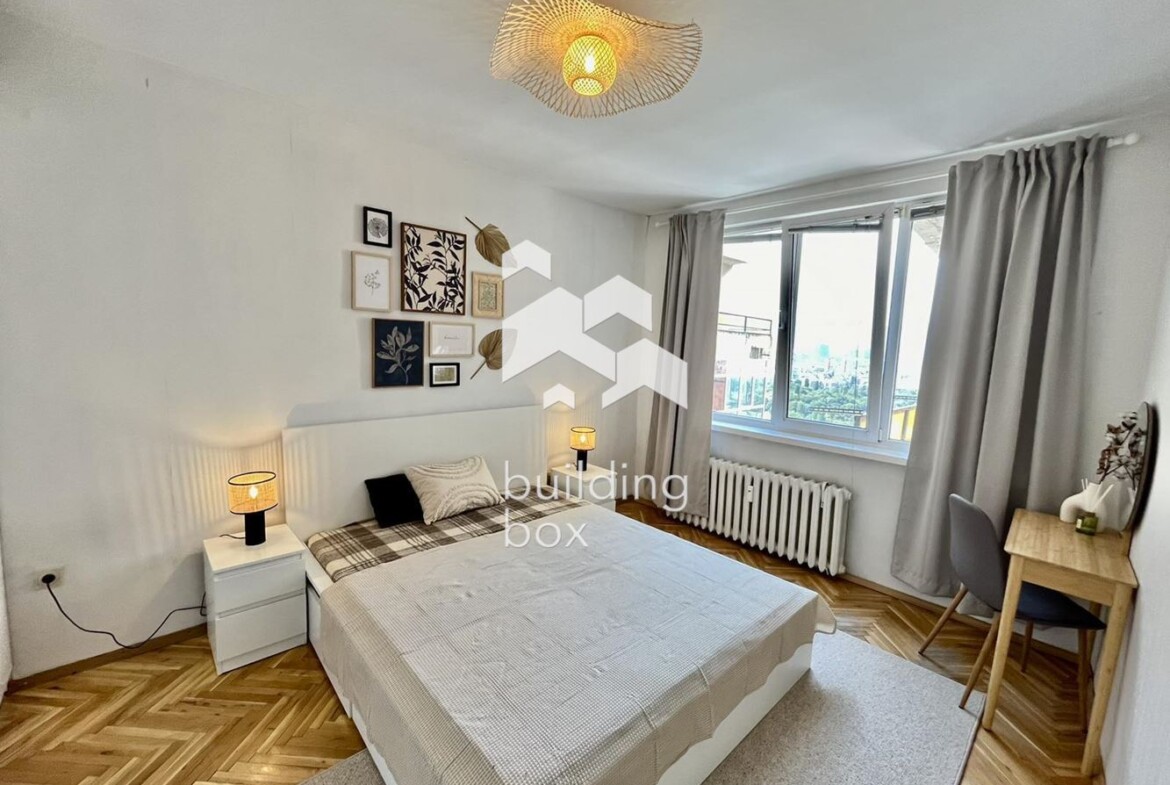 Артистичен и просторен двустаен апартамент с невероятна гледка, на границата на Южен парк - 0