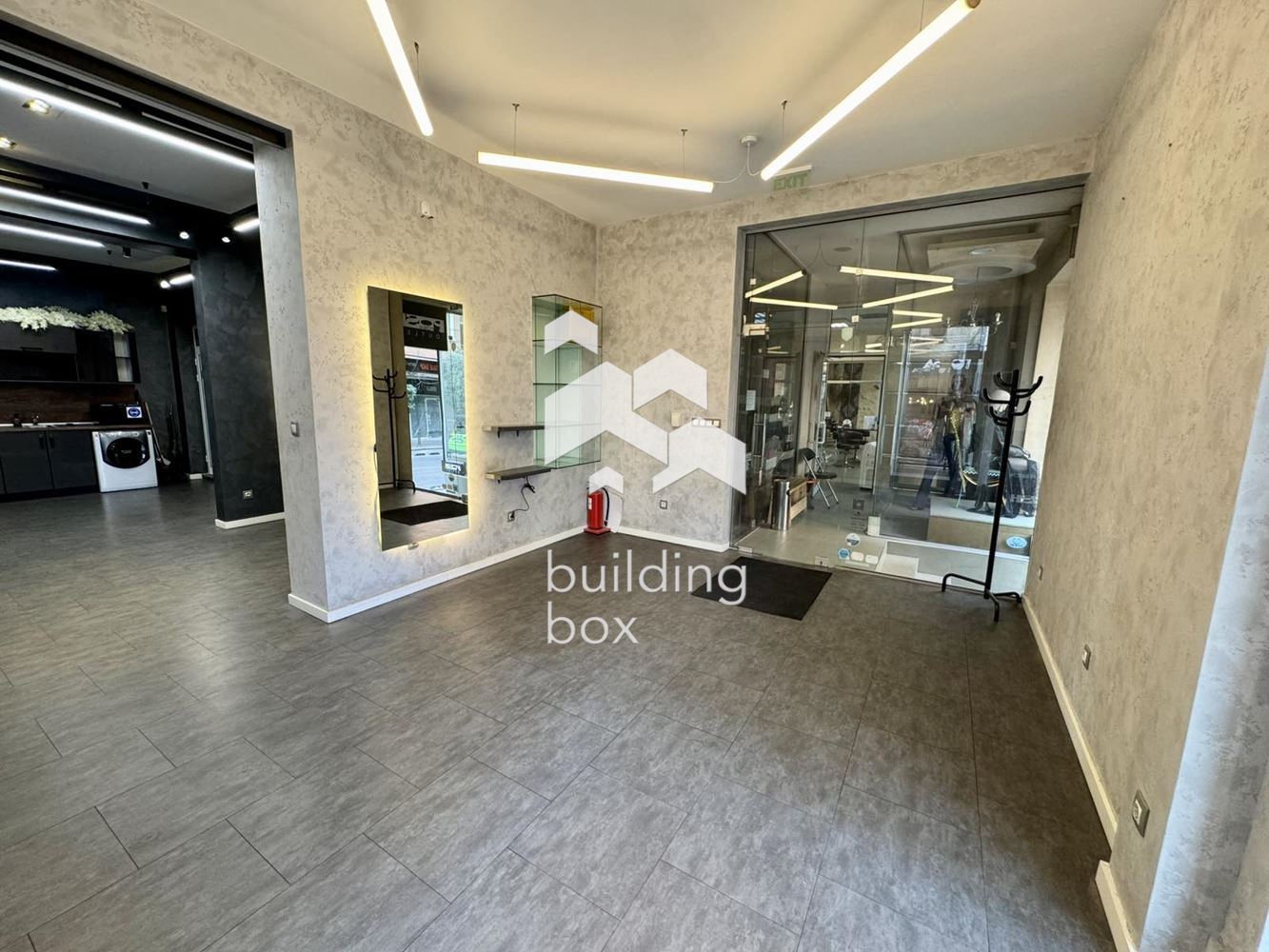 Салон за красота в идеален център - 0