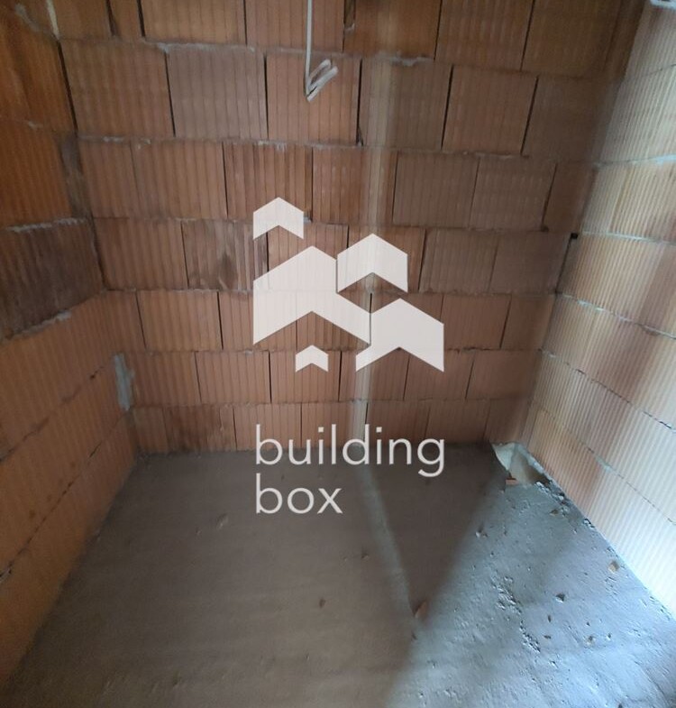 Четиристаен апартамент до "Дентален университет" - 0