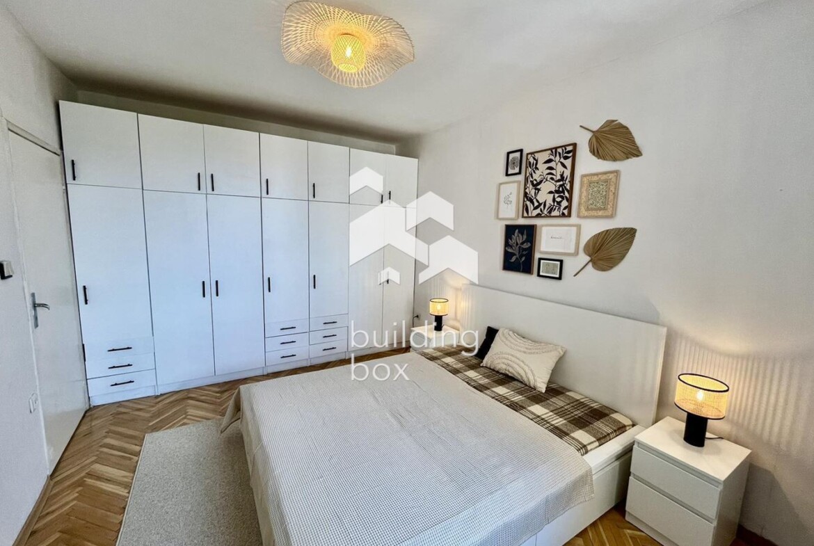 Артистичен и просторен двустаен апартамент с невероятна гледка, на границата на Южен парк - 0