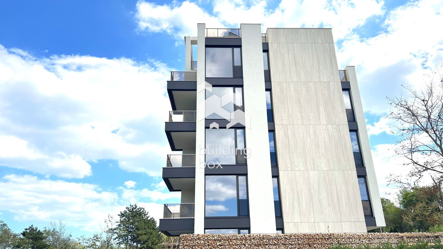 Тристаен апартамент с безкомпромисно качество - 0