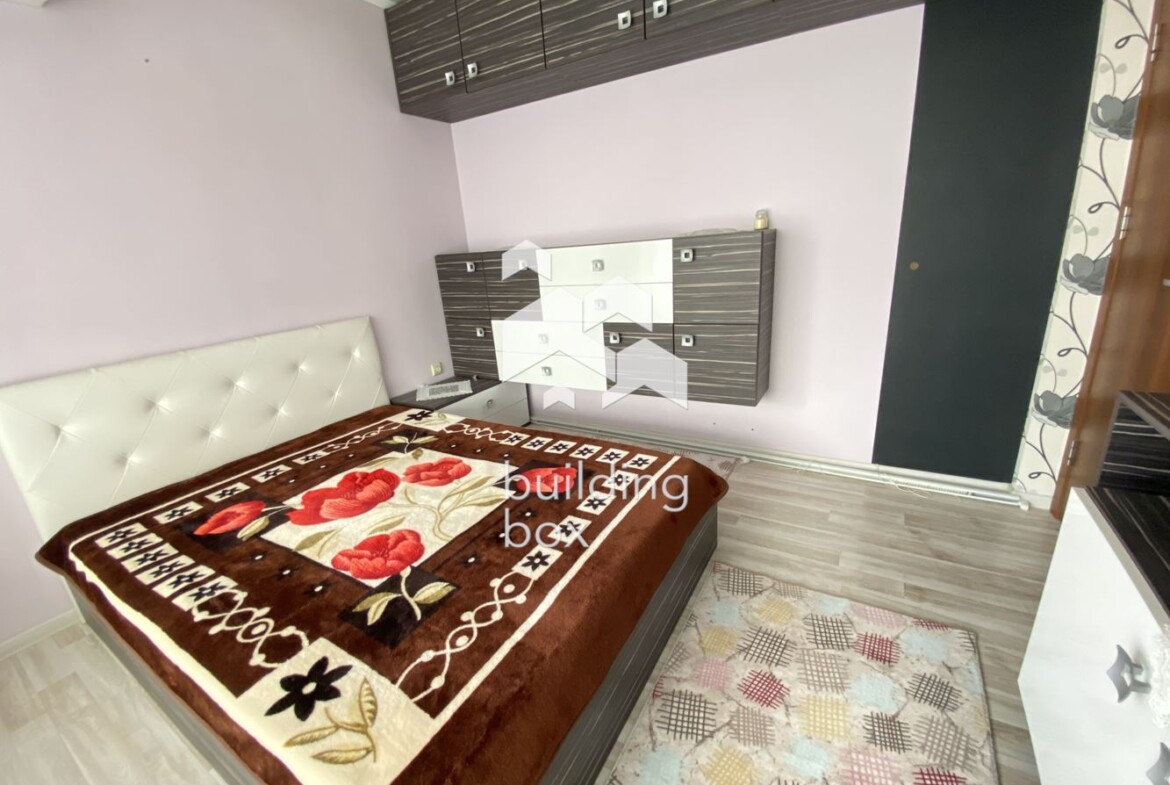 ТРИСТАЕН обзаведен апартамент - 0