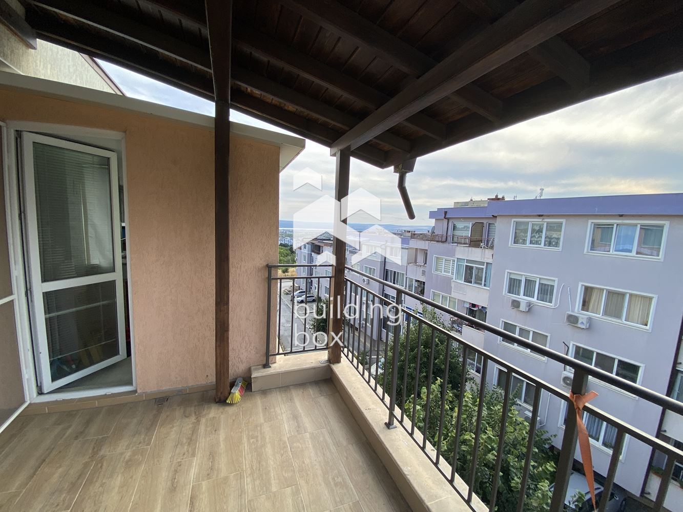 ТРИСТАЕН обзаведен апартамент - 0