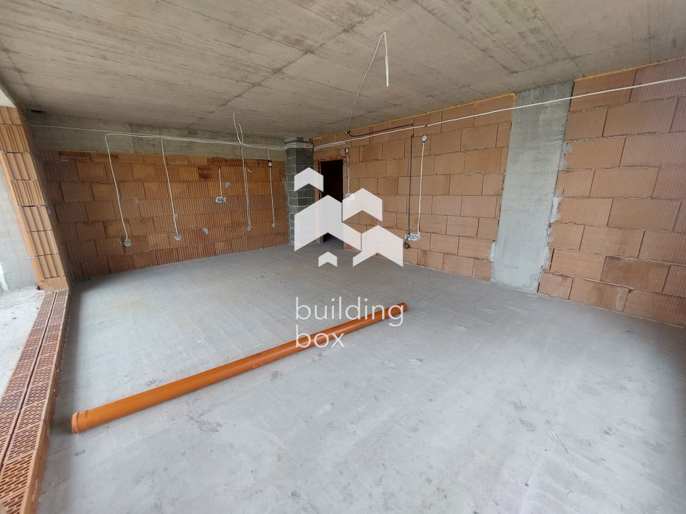 Четиристаен апартамент до "Дентален университет" - 0