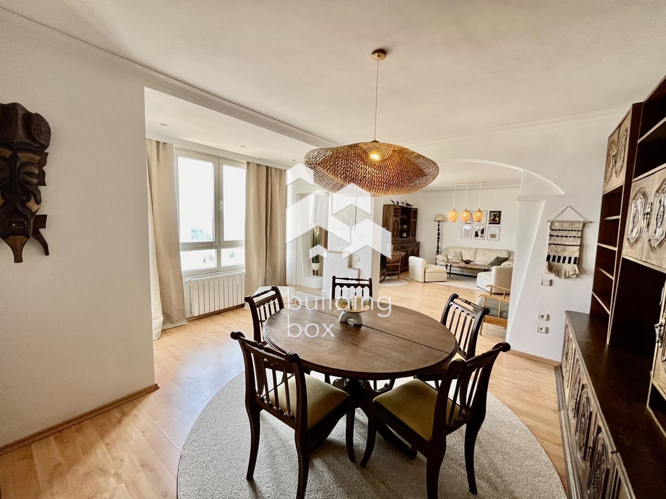 Артистичен и просторен двустаен апартамент с невероятна гледка, на границата на Южен парк - 0