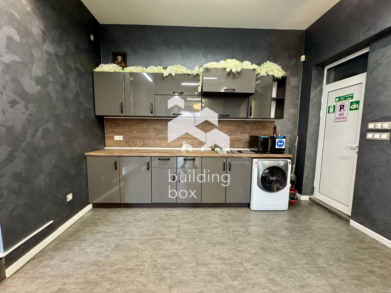 Салон за красота в идеален център - 0