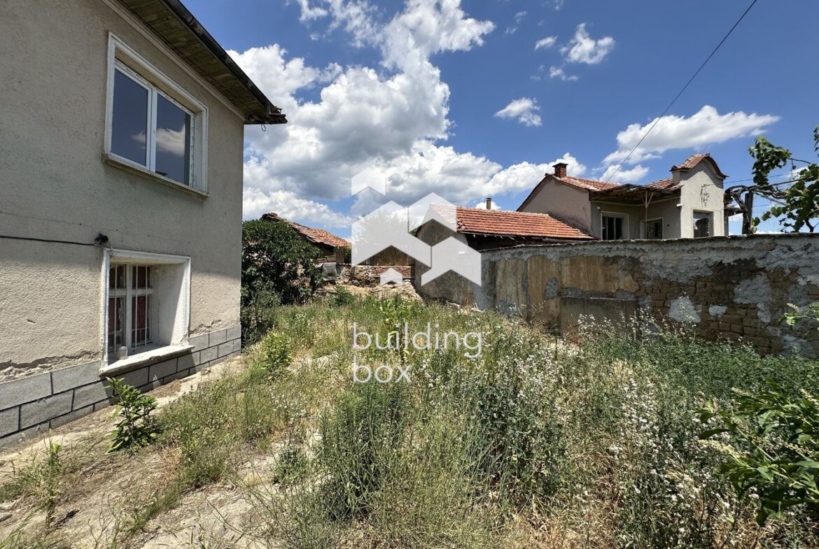 Двуетажна къща в с. Старосел! - 0