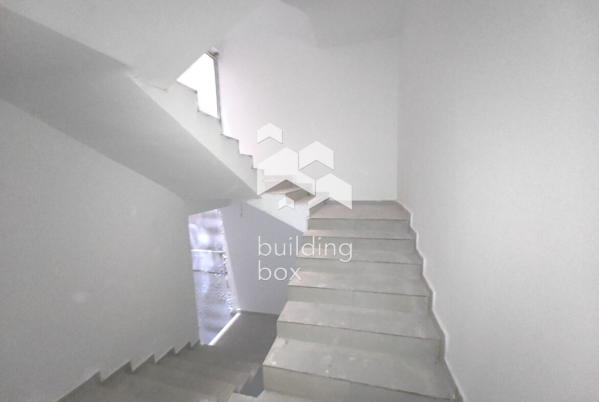 Двустаен апартамент - кв. Южен - 0